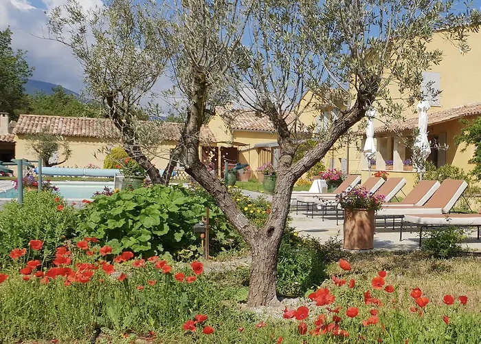 La Grande Bouisse Gites Avec Piscine Dans Le Luberon, Provence